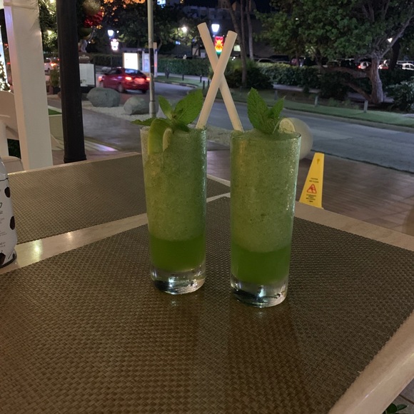 Meet your Posher, Azita - Picture 3 of 4